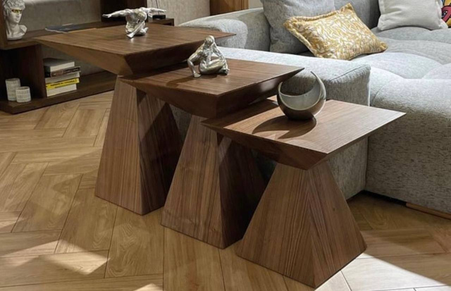 Trio de Tables d'Appoint en Noyer 1